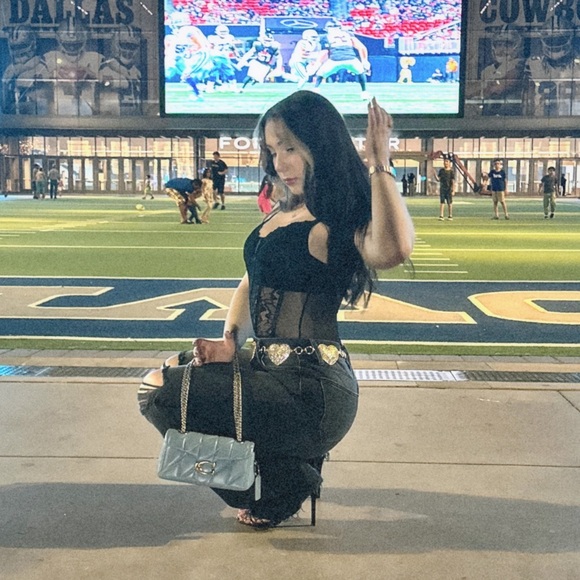 Meet your Posher, Brooke - Picture 1 of 4